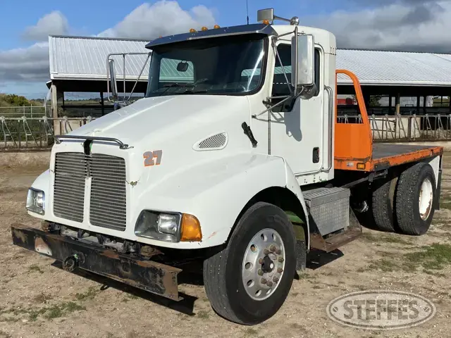 2004 Kenworth T300