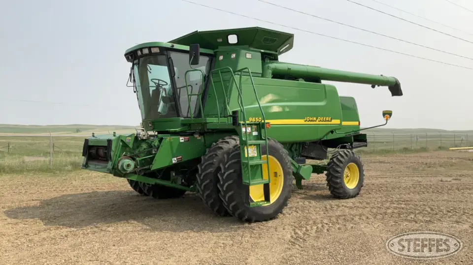 2001 John Deere 9650 Combine