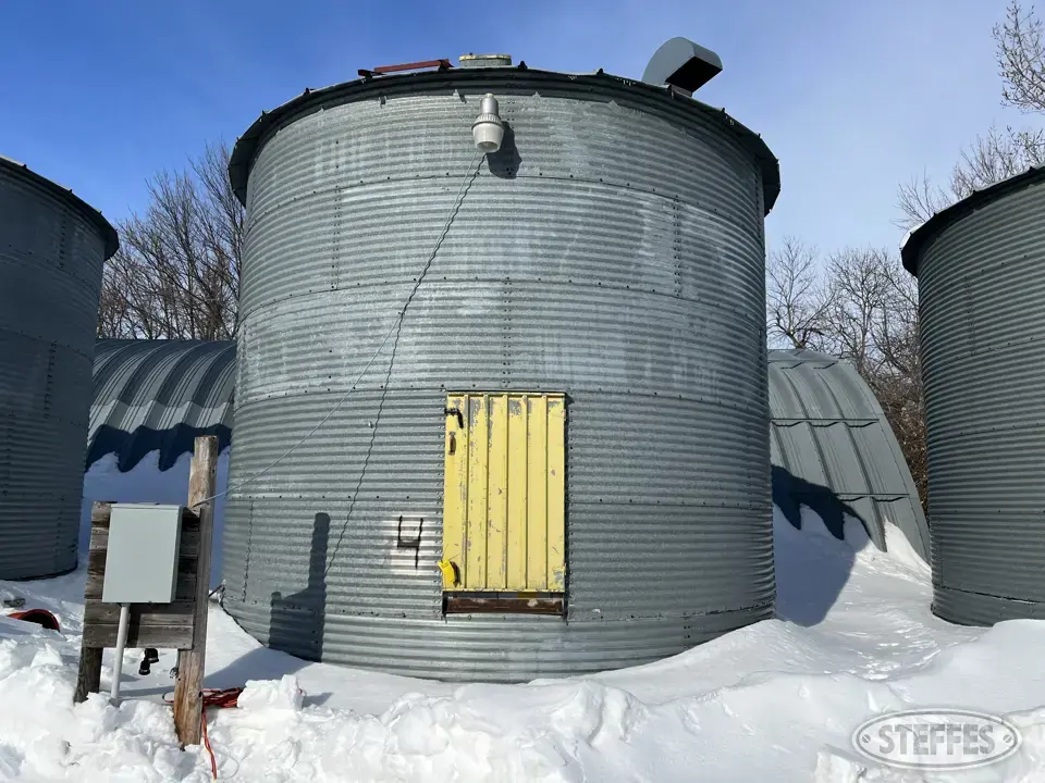 Coop Grain Bin