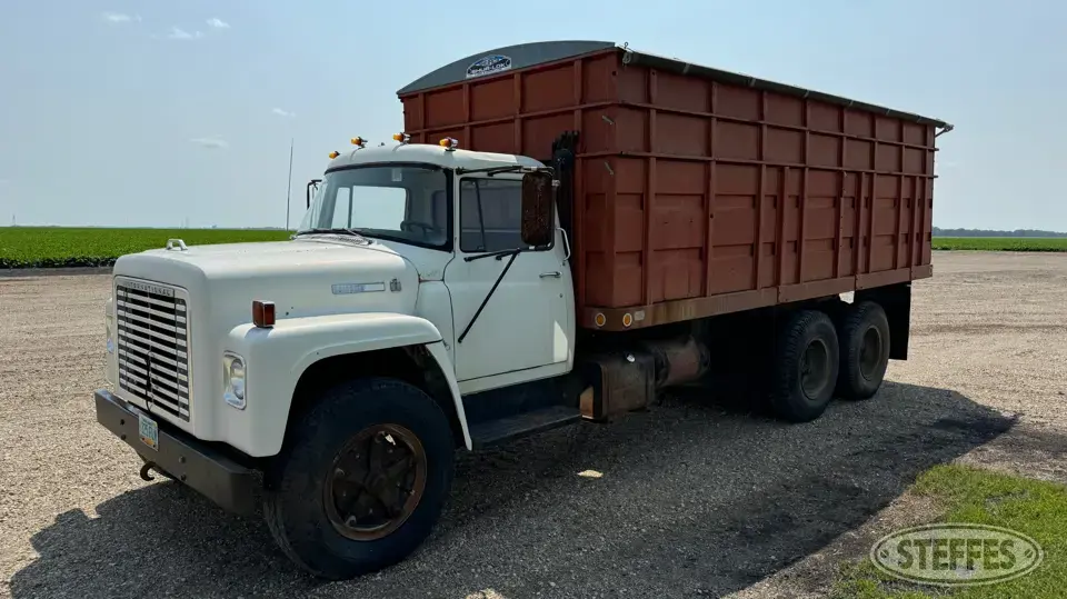 1972 International Loadstar 1800 Tandem Boxed Truck