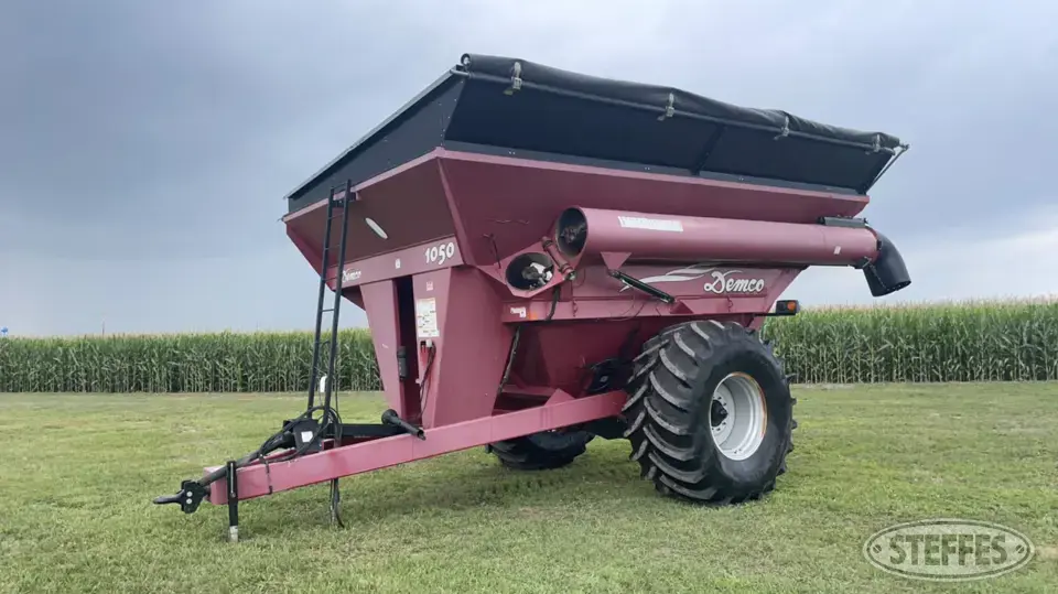 2006 Demco 1050 Grain Cart