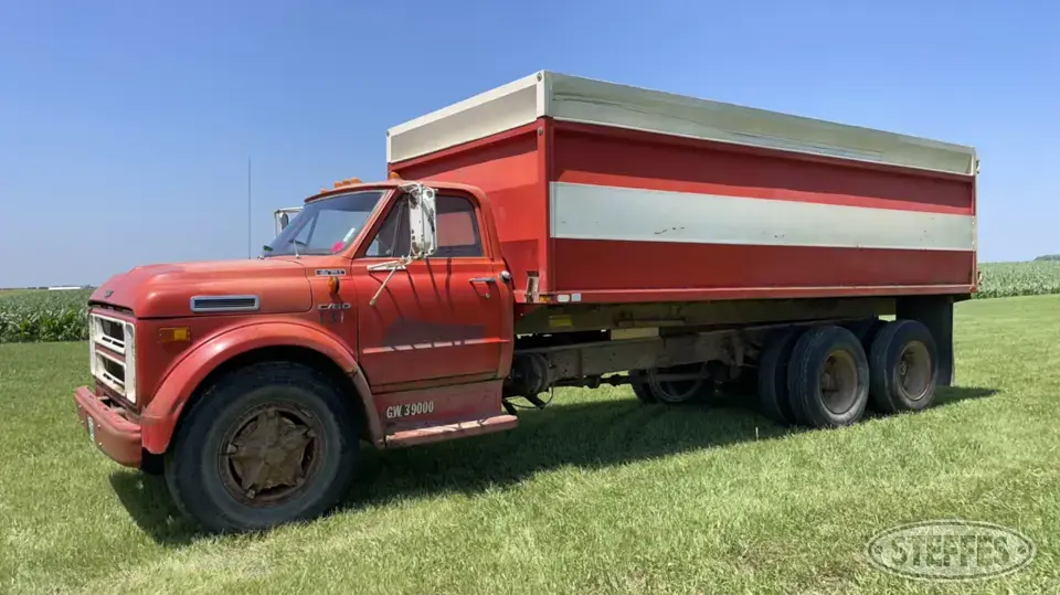 1971 Chevrolet C60 Tandem Boxed Truck