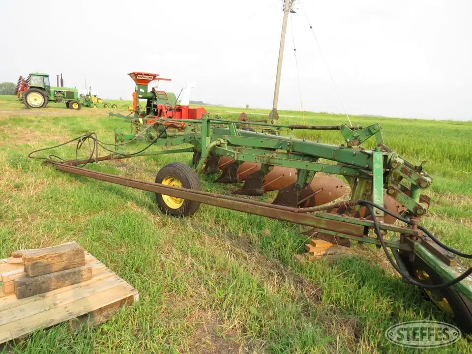 John Deere 3100 Plow