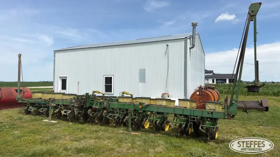 John Deere 7100 12 or More Row Planter