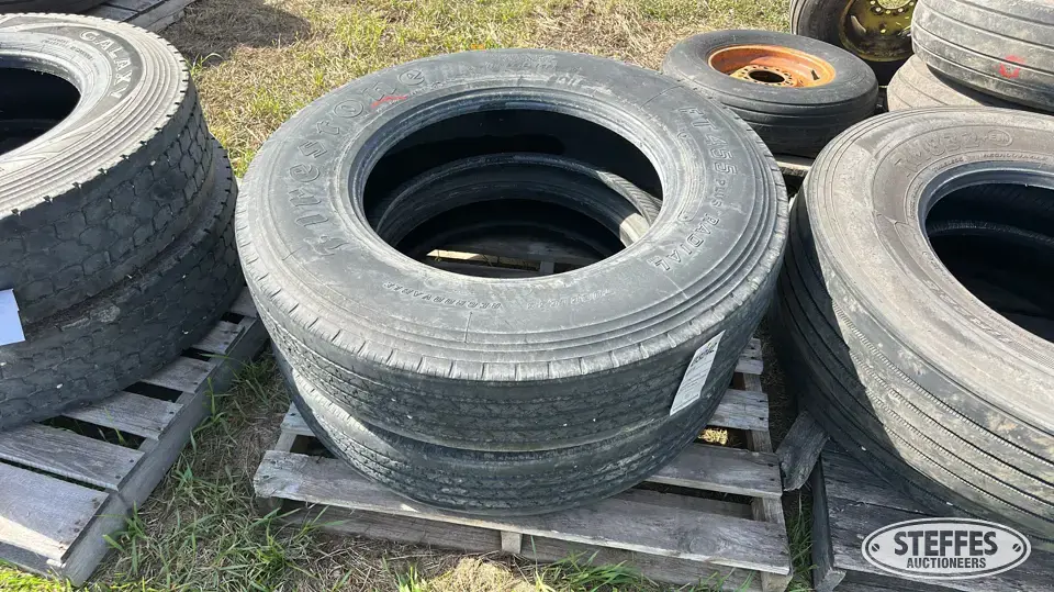 (2) 11R24.5 tires Truck Tire