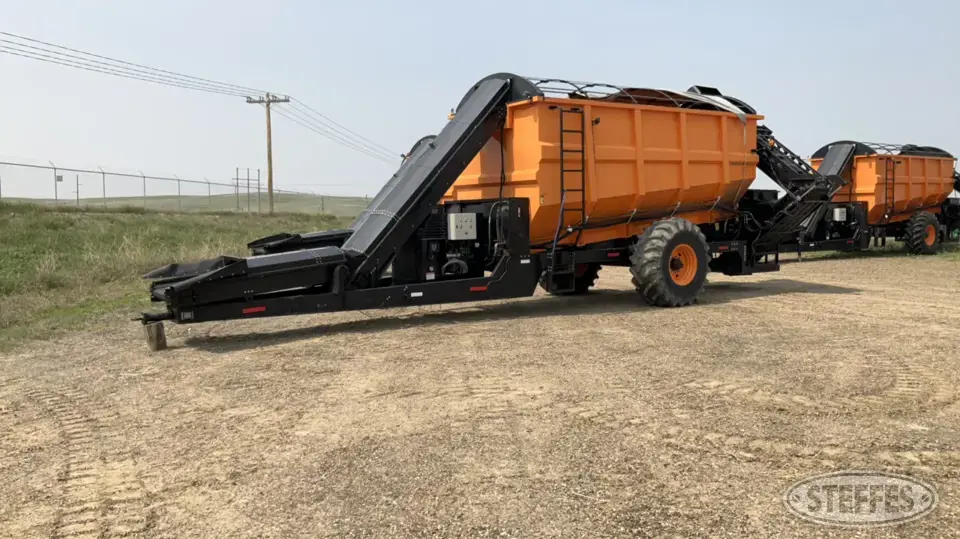 Fehr V883FT Pull-Type Harvester