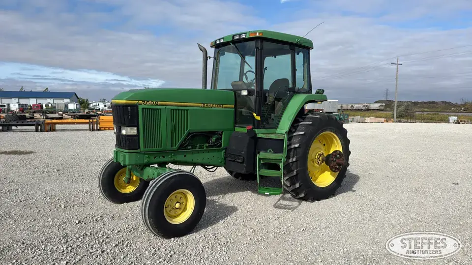 1993 John Deere 7600 2WD Tractor
