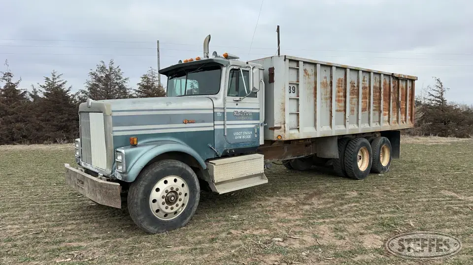 1989 International F9370 Tandem Boxed Truck