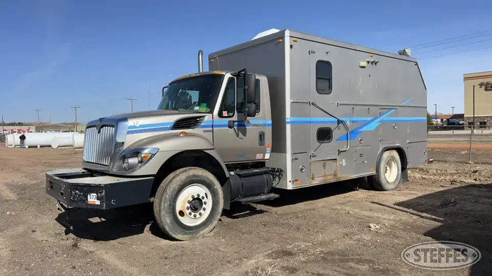 2009 International 7400 SBA 4X2 Specialty Truck