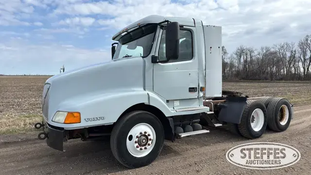 1998 Volvo VNL64T