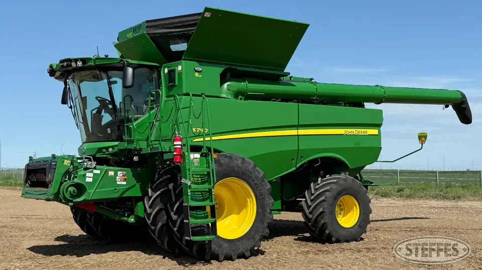 2023 John Deere S790 Combine