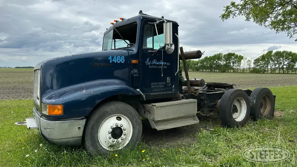 1996 International 9200 Conventional Truck without Sleeper