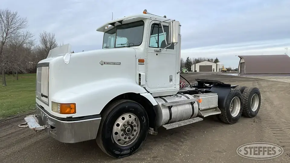 1995 International 9200 Conventional Truck without Sleeper