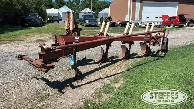 International 710 Automatic
