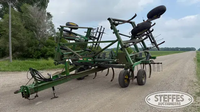John Deere 610