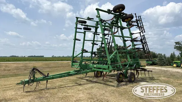 John Deere 680