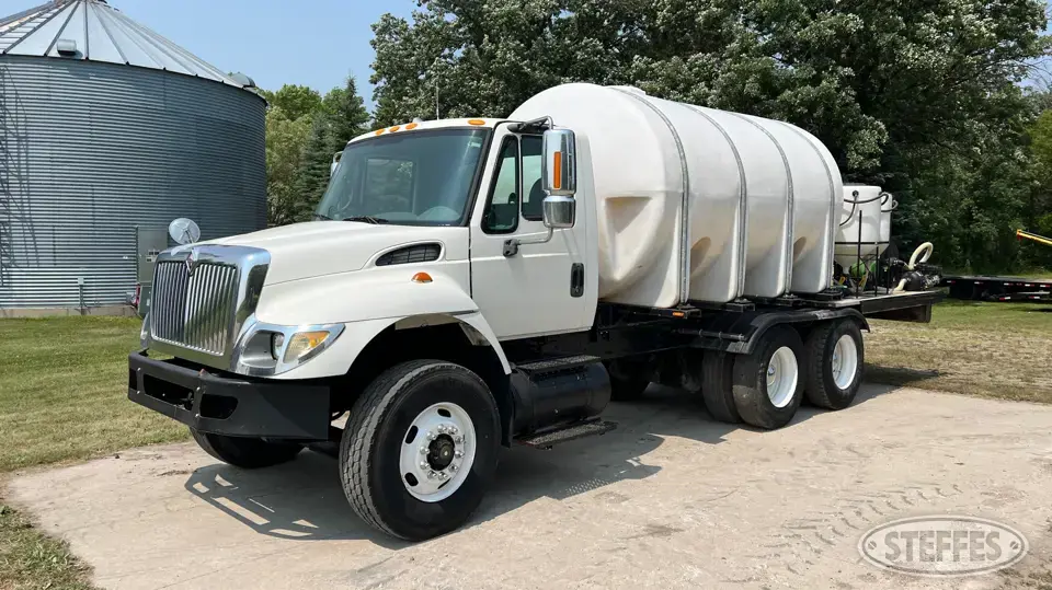 2002 International 7400 Specialty Truck