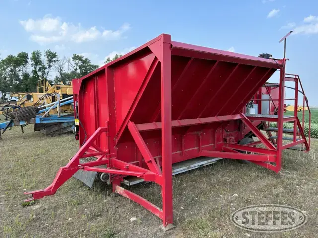 End dump pit for potatoes