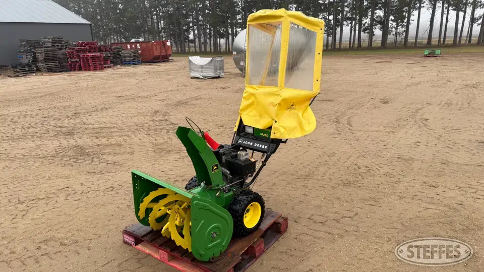 John Deere 1032D Self-Propelled Snowblower