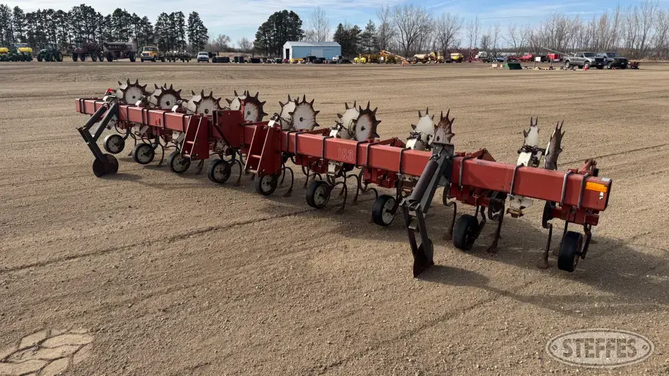 Case IH 183 Row Crop Cultivator