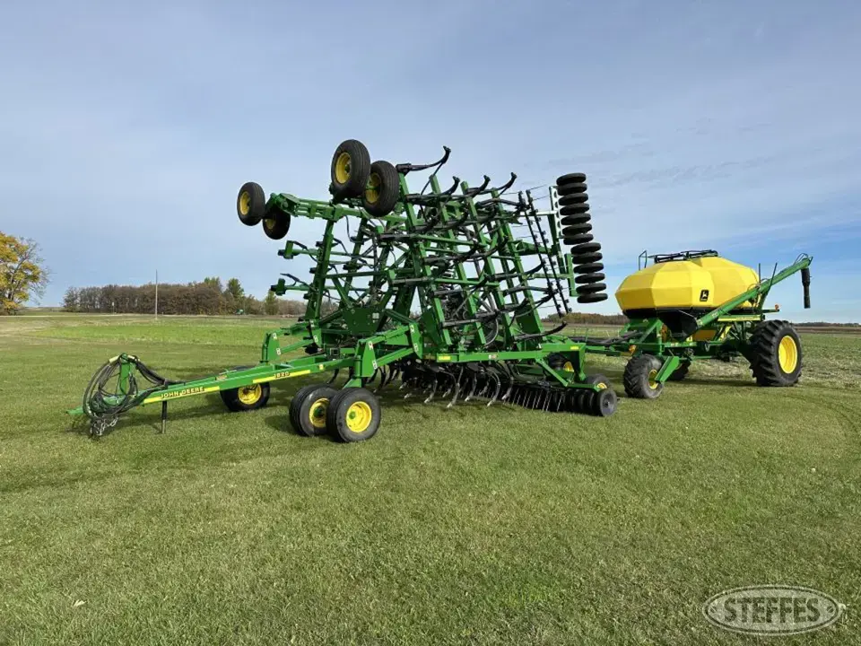 2001 John Deere 1820 Air Drills and Air Seeder