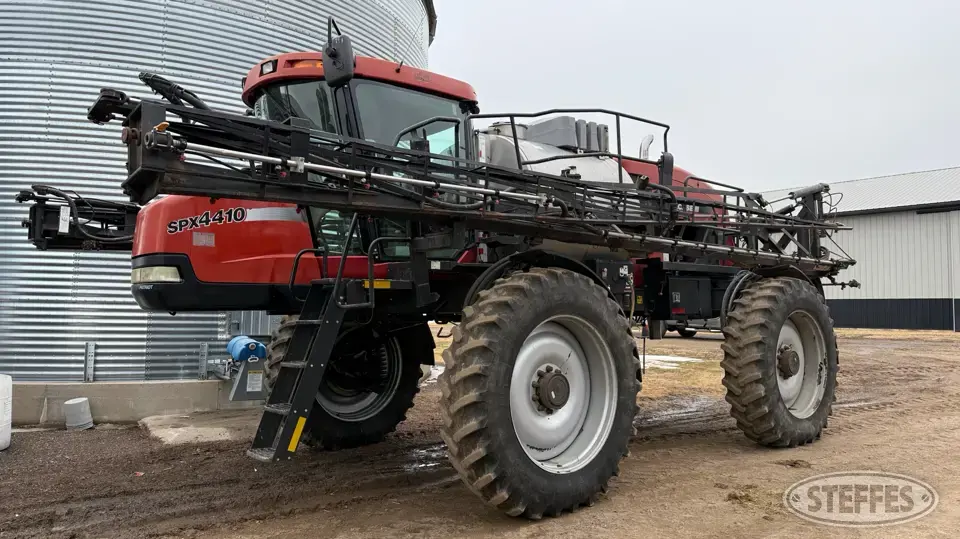 2005 Case IH Patriot 4410 Self-Propelled Sprayer