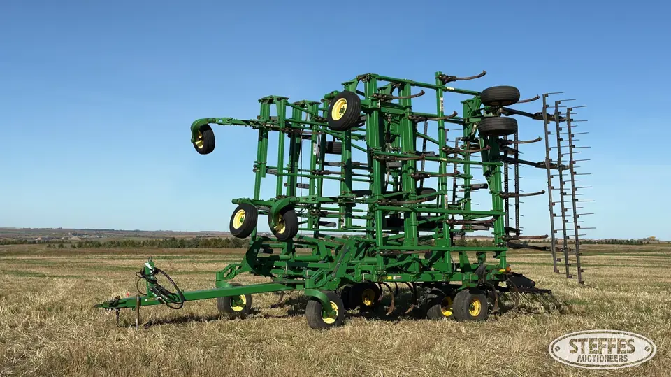 2011 John Deere 2410 Chisel Plow