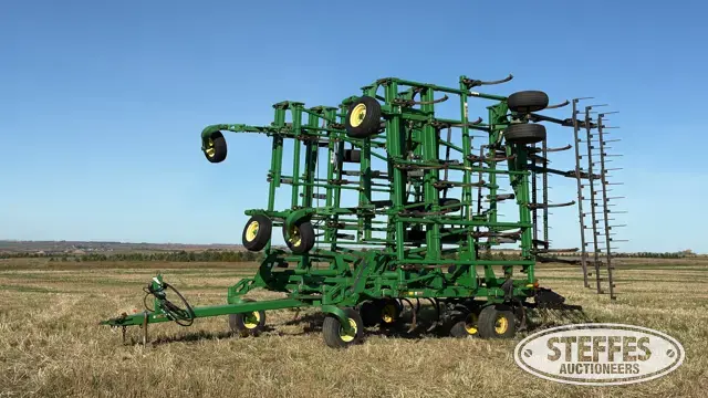 2011 John Deere 2410