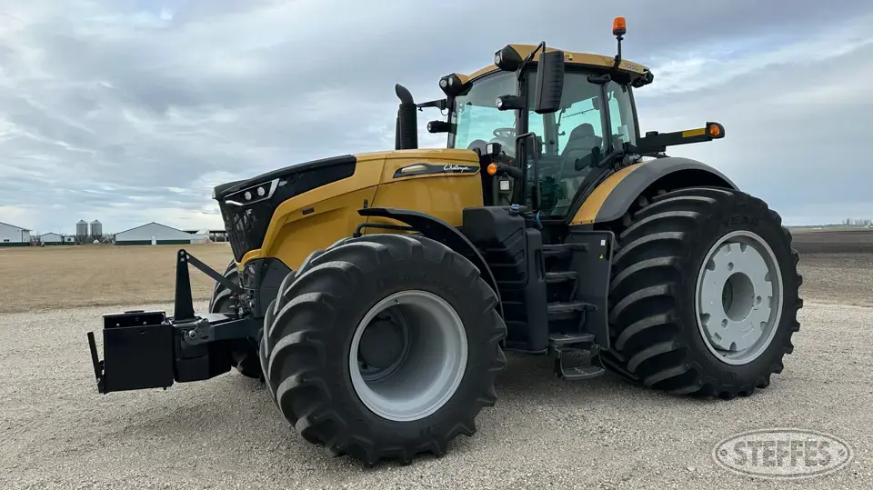 2016 Challenger 1050 MFWD Tractor