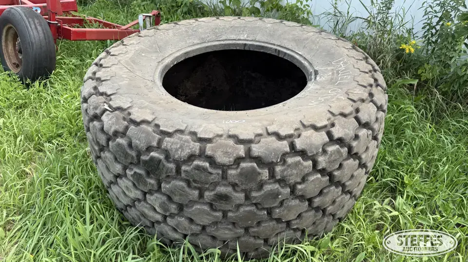 Firestone 30.5L-32 tire Tractor-Implement Tire