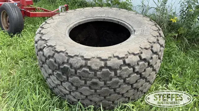 Firestone 30.5L-32 tire