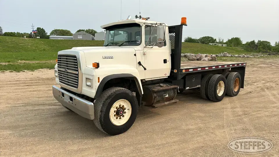 1995 Ford L9000 Flatbed Truck