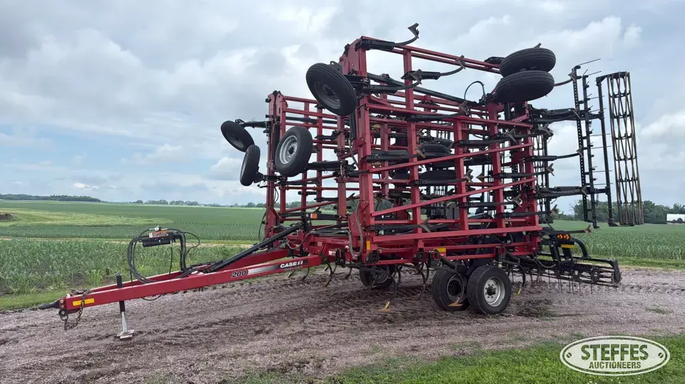 2012 Case IH Tiger-Mate 200 Field Cultivator