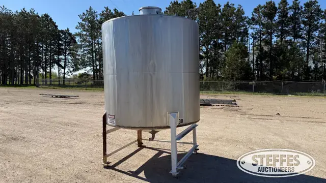 1,600 gal. SS tank