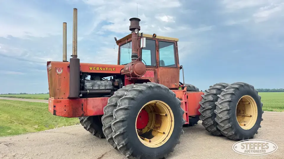1975 Versatile 900 4WD Tractor