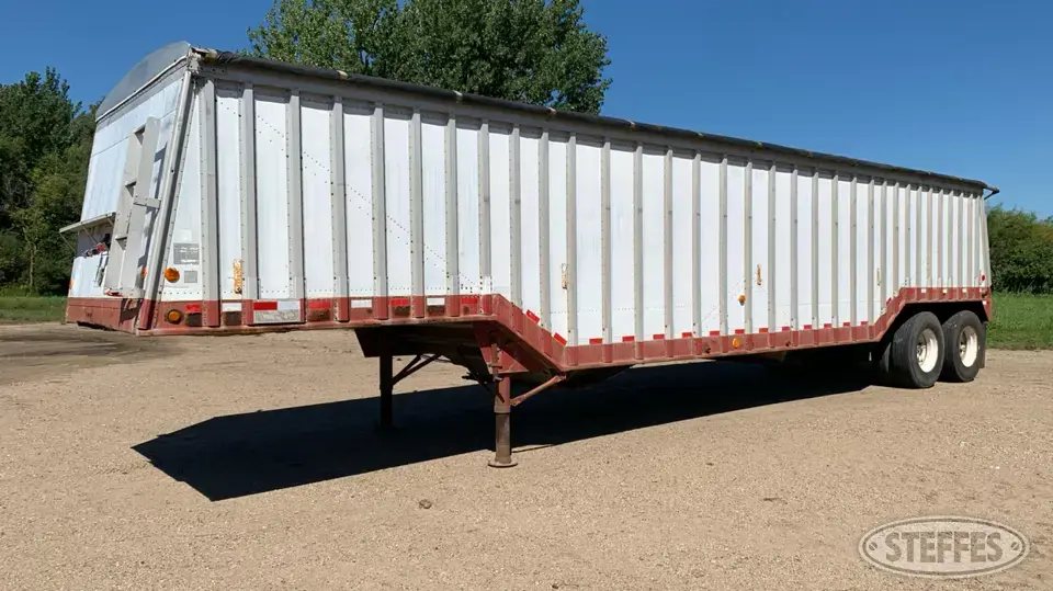 1977 Cornhusker Hopper Bottom Trailer