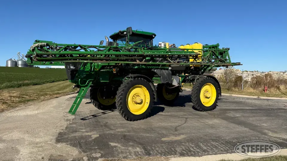 2017 John Deere R4038 Self-Propelled Sprayer