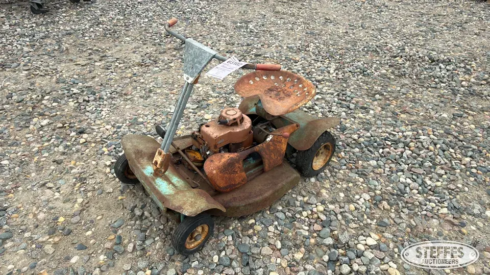 1961 Gambles LM-15-5650A Lawn Tractor