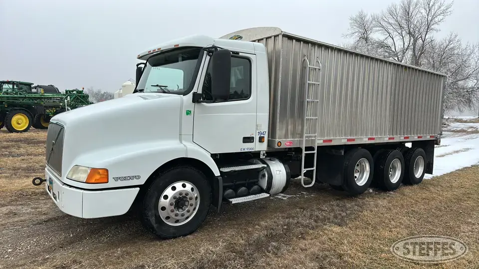 2002 Volvo VNM Grain Truck