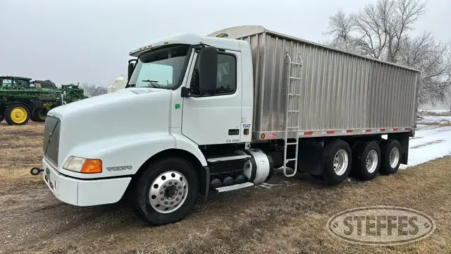2002 Volvo VNM