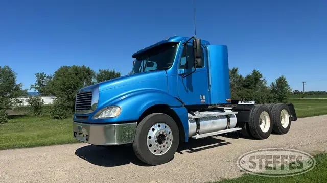 2004 Freightliner Columbia 120