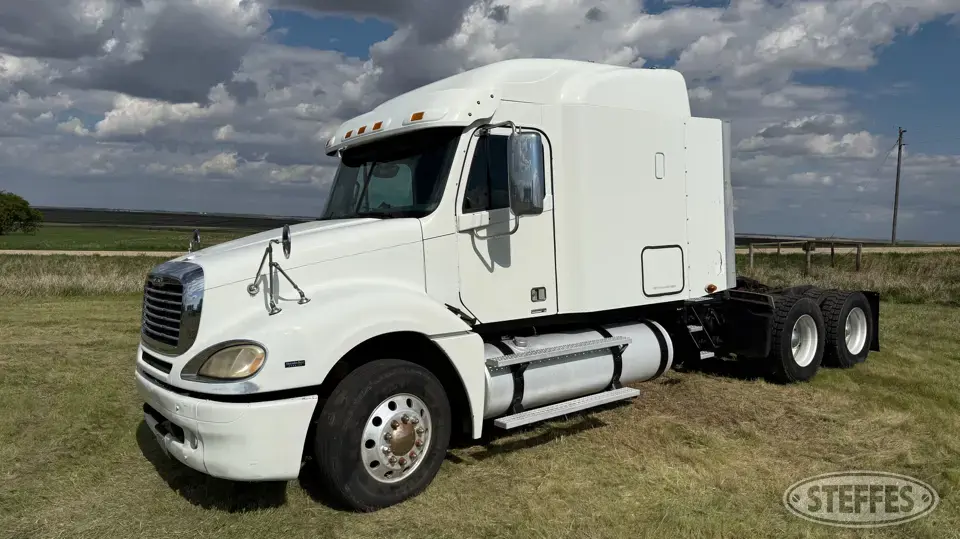 2007 Freightliner Columbia Conventional Truck with Sleeper