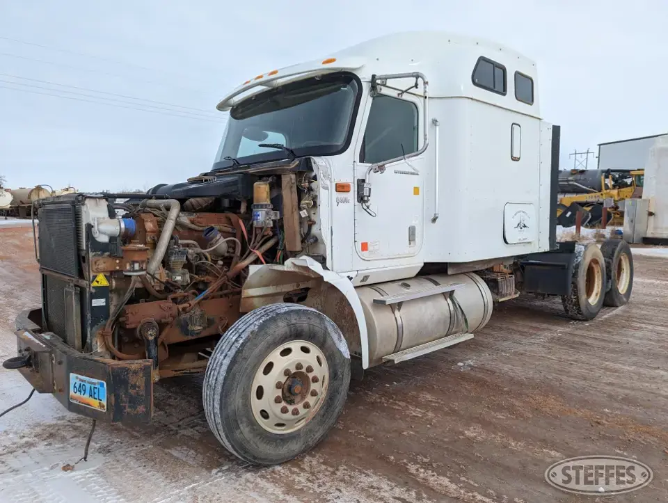 2007 International 9400i Conventional Truck with Sleeper