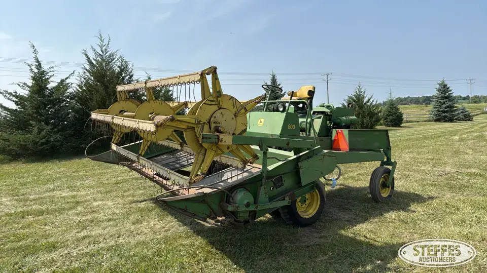 1978 John Deere 800 Self-Propelled Swather