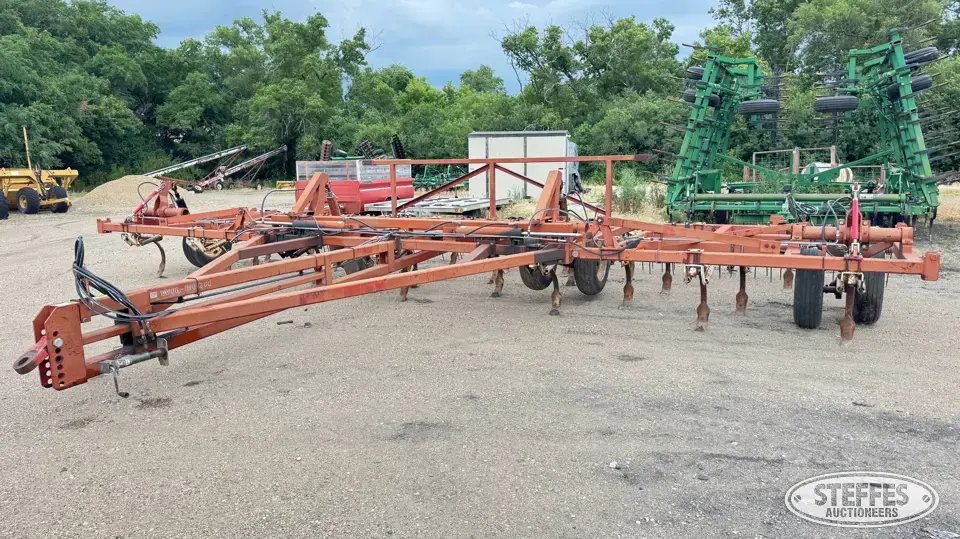 Wil-Rich chisel plow