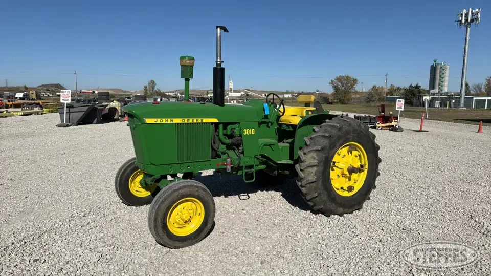 1962 John Deere 3010 2WD Tractor