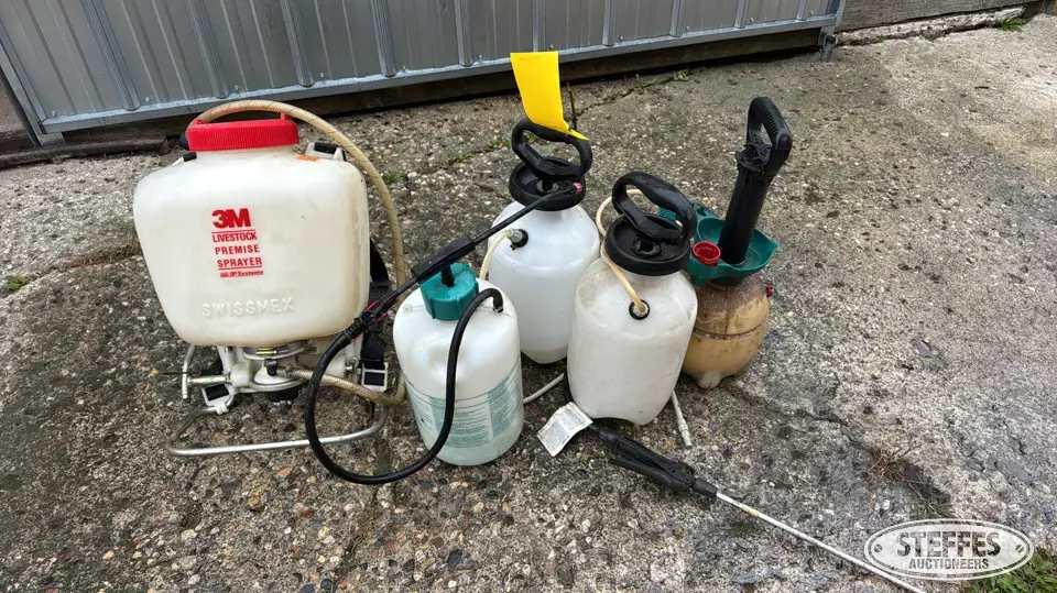 (5) hand sprayers Lawn and Garden-Other