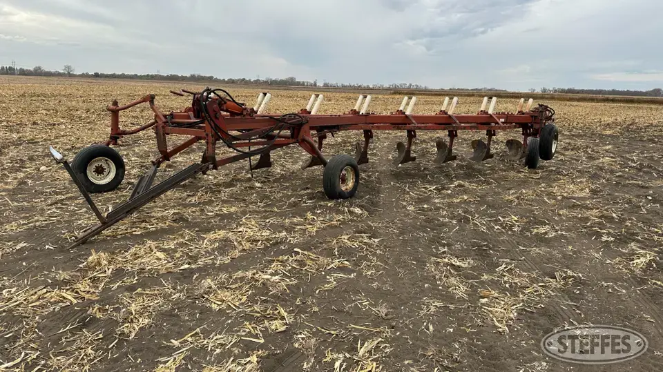 International 700 Plow