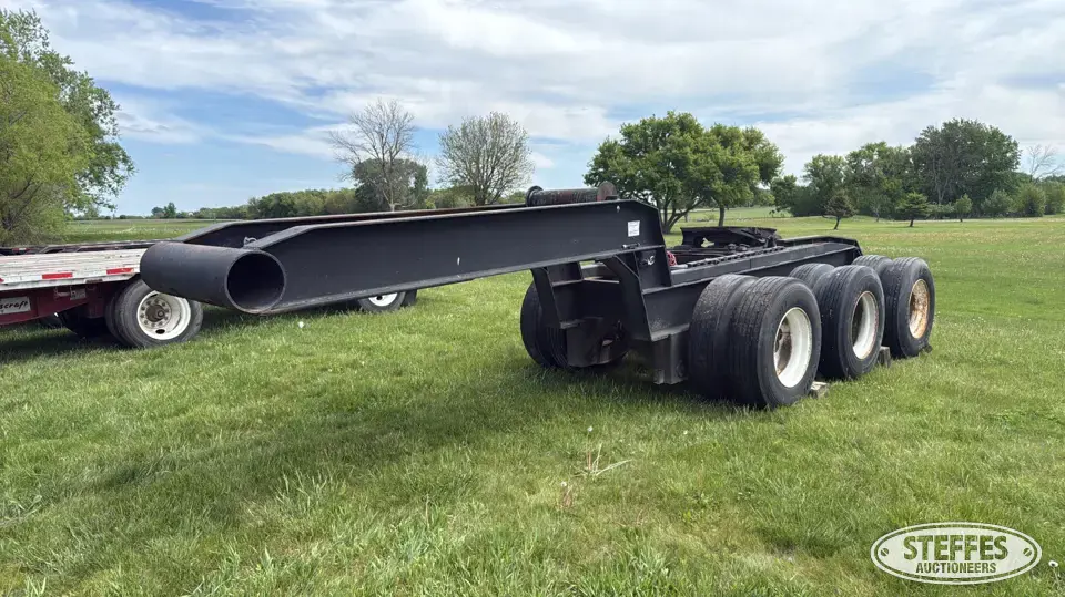 Tri-axle jeep