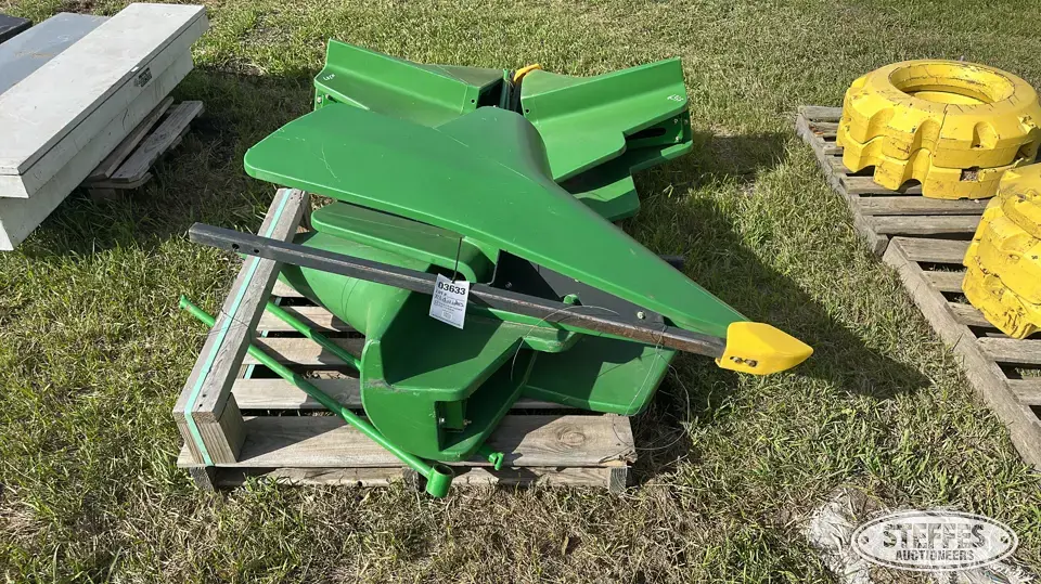 (4) John Deere crop dividers Ag Equipment Part
